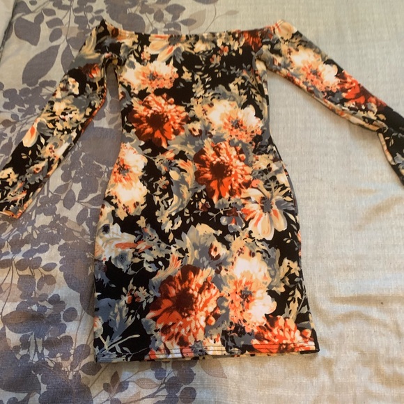 Off shoulder long sleeve dress - Picture 3 of 3